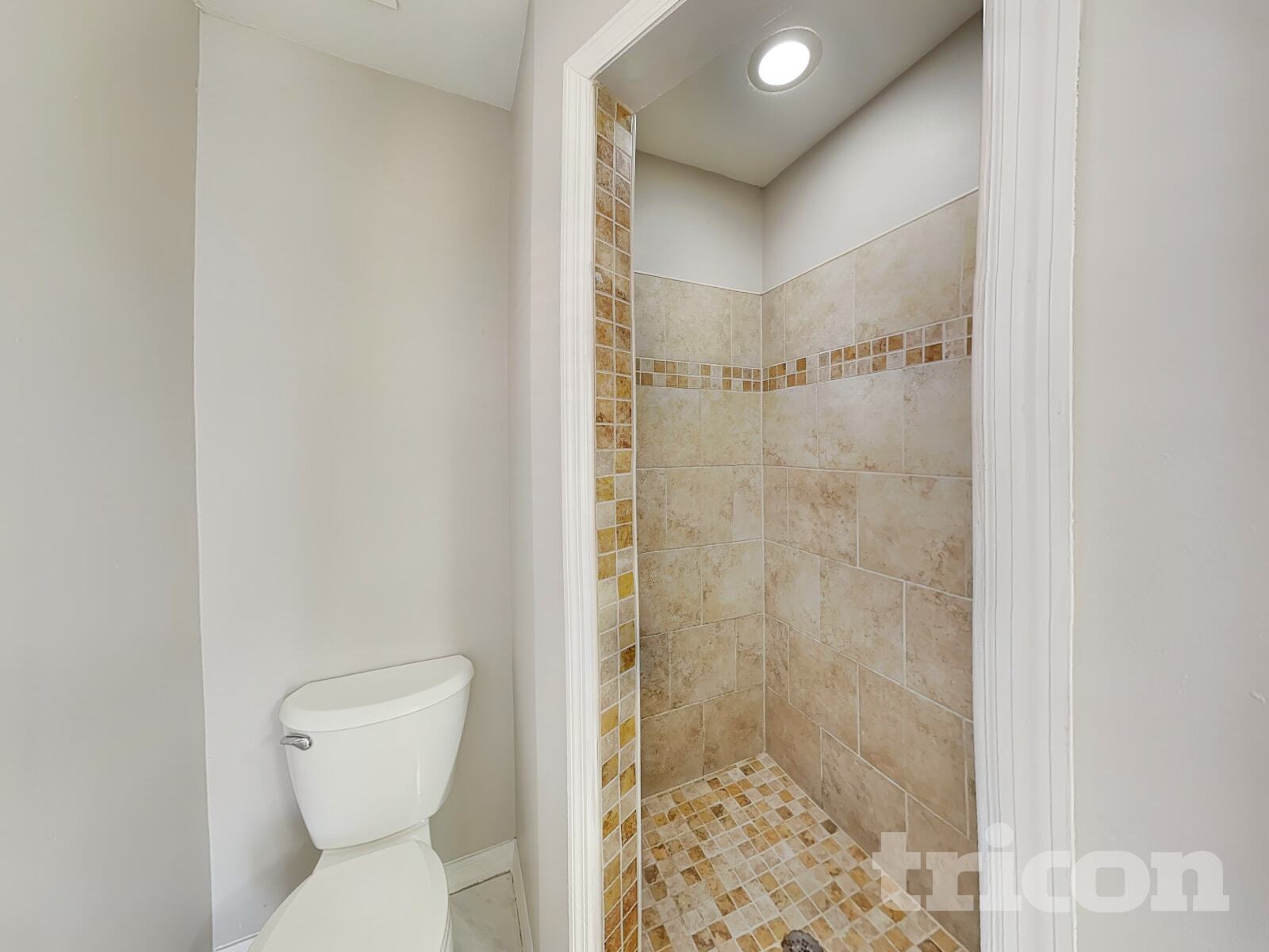 Building Photo - 8312 N Orangeview Ave