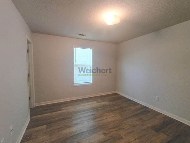 Building Photo - 3BR/2BA Home with Carport & Easy Highway Access