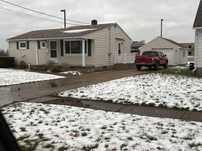 Building Photo - 1115 Lake St