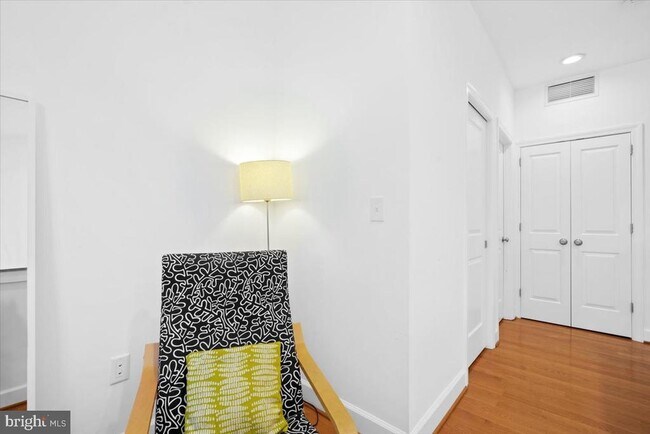 Building Photo - 4842 Park Ave