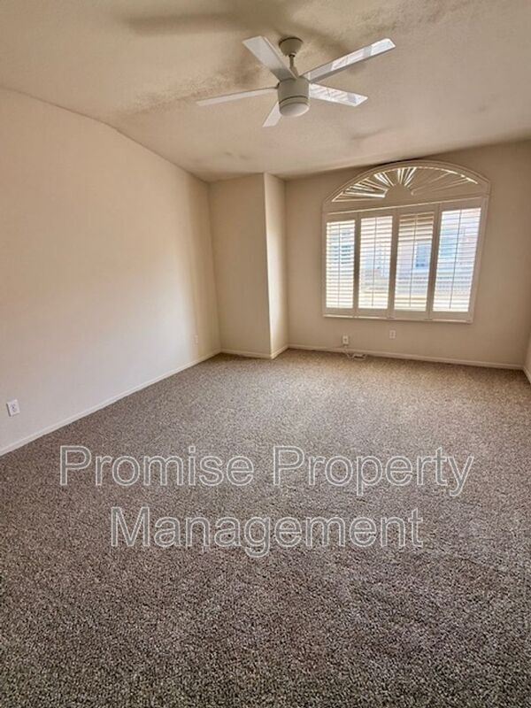 Building Photo - 4660 Los Alamos Way