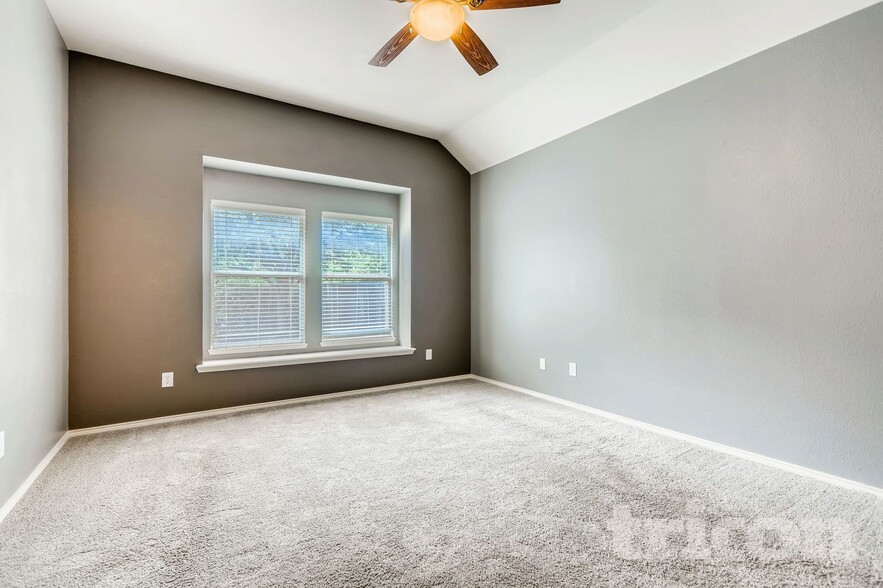 Building Photo - 5805 Paloma Blanca Dr