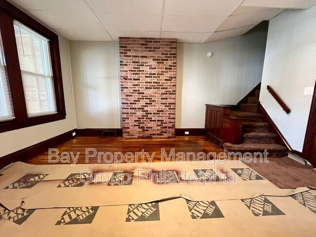 Building Photo - 502 Buttonwood St