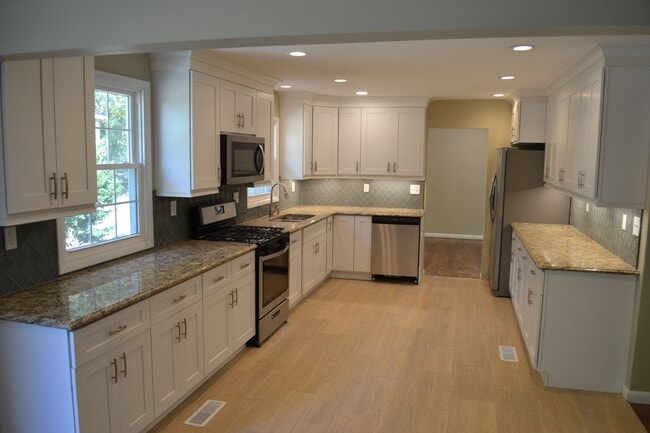Building Photo - 122 Seaside Ave