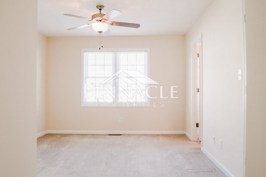 Master Bedroom - 104 Colonnade St