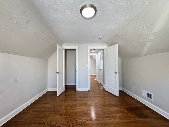 Building Photo - Cape Cod Single Family | Just a Block from the Beach!