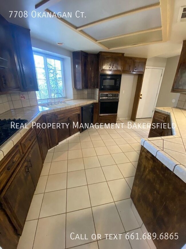 Building Photo - 7708 Okanagan Ct