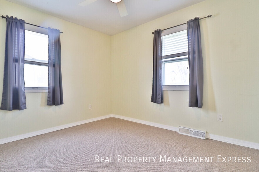 Building Photo - Spacious 2 Bedroom 2 Bath House with Bonus...