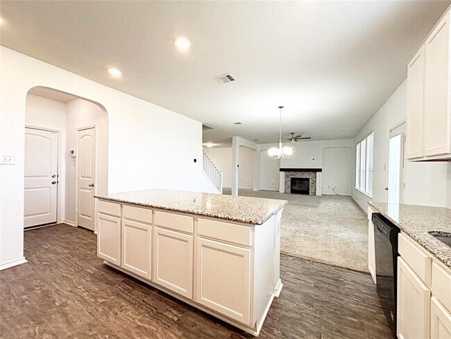 Building Photo - 1720 Foxglove Dr