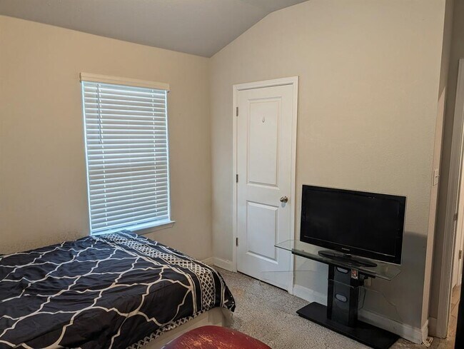 Building Photo - 1015 Bluejack Wy