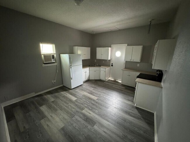 Building Photo - 3206 Avenue M 1/2