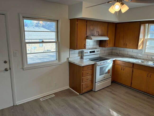 Building Photo - Rountree Elementary, fully remodeled 2 bed, 1 bath duplex walking distance to MSU campus and Roun...