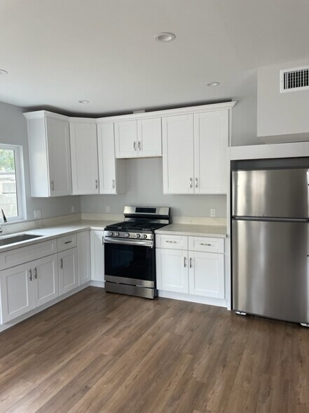 kitchen - 438 N Shelton St