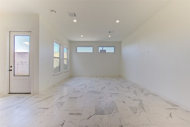 Building Photo - 2928 El Fenice Ln