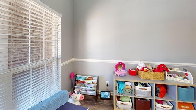 Building Photo - 1067 E Poplar St