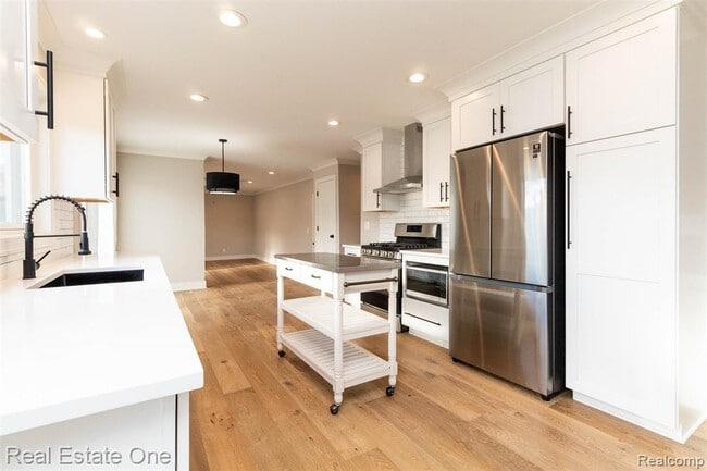 Building Photo - 5485 Hammersmith Dr