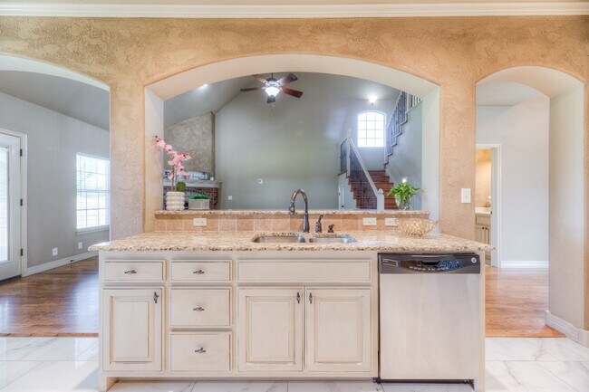 Building Photo - 1317 W Dover St