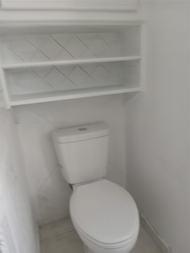 Building Photo - 15910 Hartman Rd