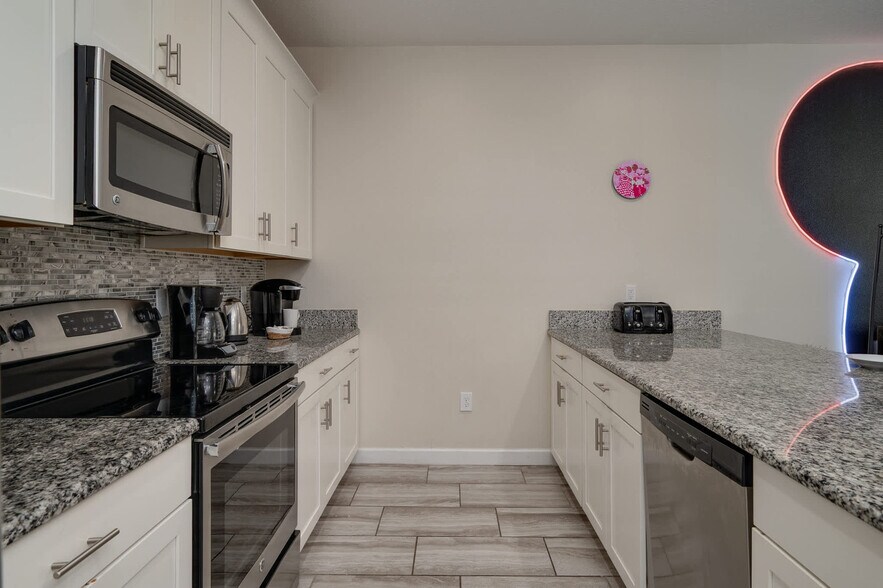 Building Photo - 4806 Brier Rose Ln