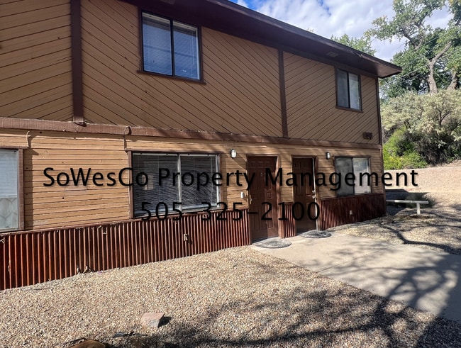 Building Photo - Brand New flooring & Paint; 2 Bedroom 1.5 ...