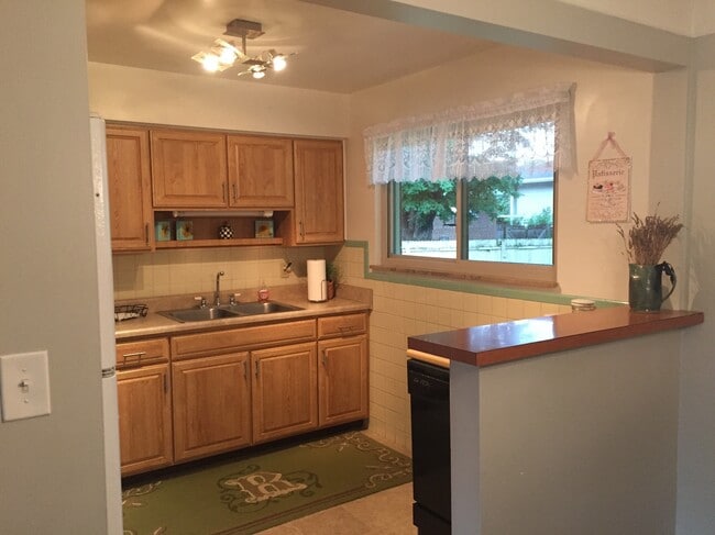 Building Photo - 9490 Wynnecrest Dr