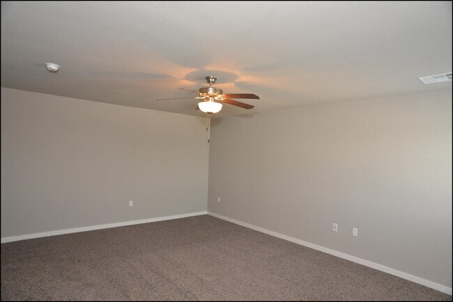 Building Photo - 945 Penrith St