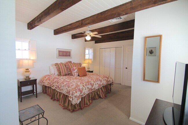 Building Photo - 318 San Pasquale Ave NW