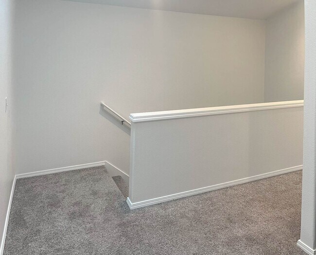 Building Photo - Beautiful West Linn Home in a Quiet, Desirable Neighborhood