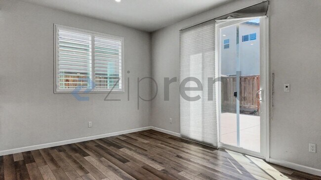 Building Photo - Unit