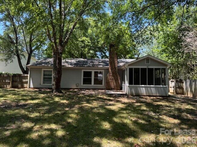 Building Photo - 11515 5 Cedars Rd