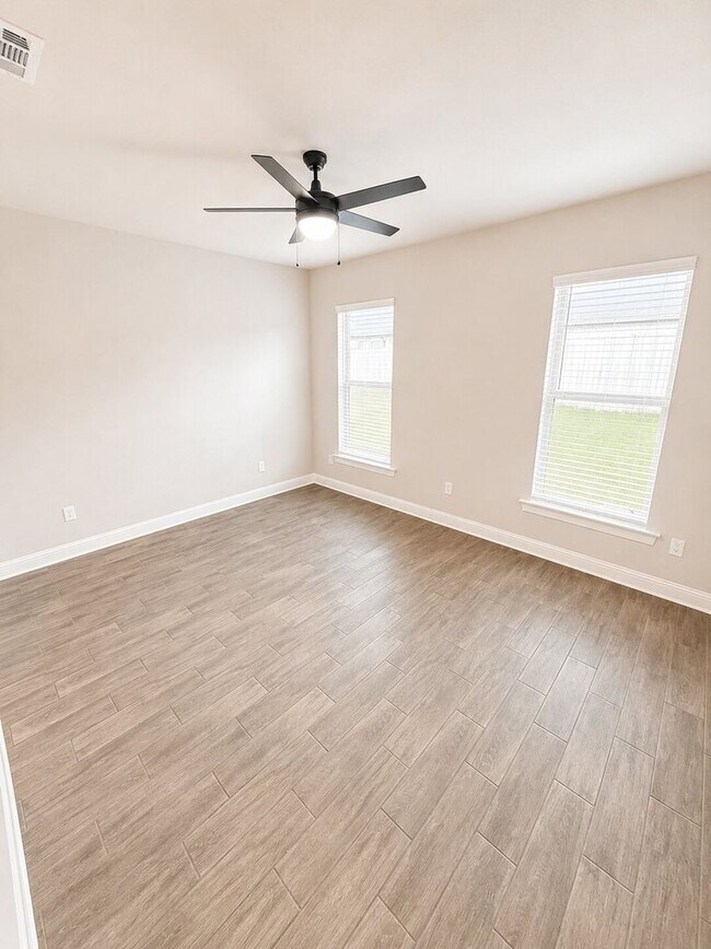 Building Photo - Willow Heights!