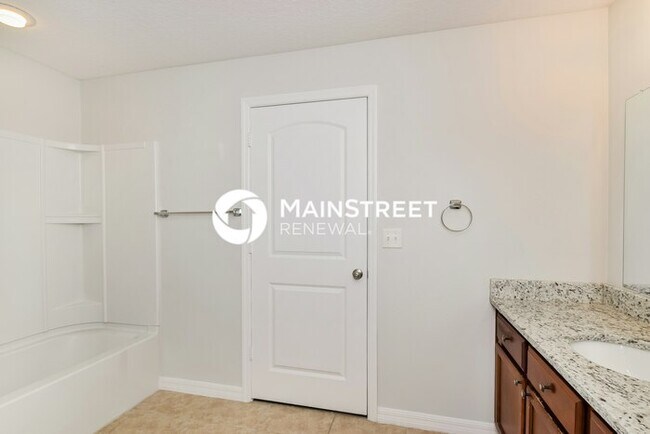 Building Photo - 3 Bedroom Pet-Friendly Home in Tavares, FL with Main Street Renewal