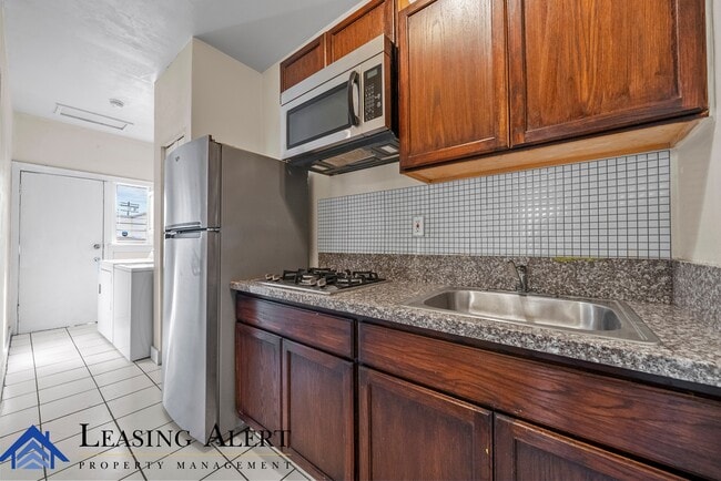 Building Photo - 108 S Cummings St