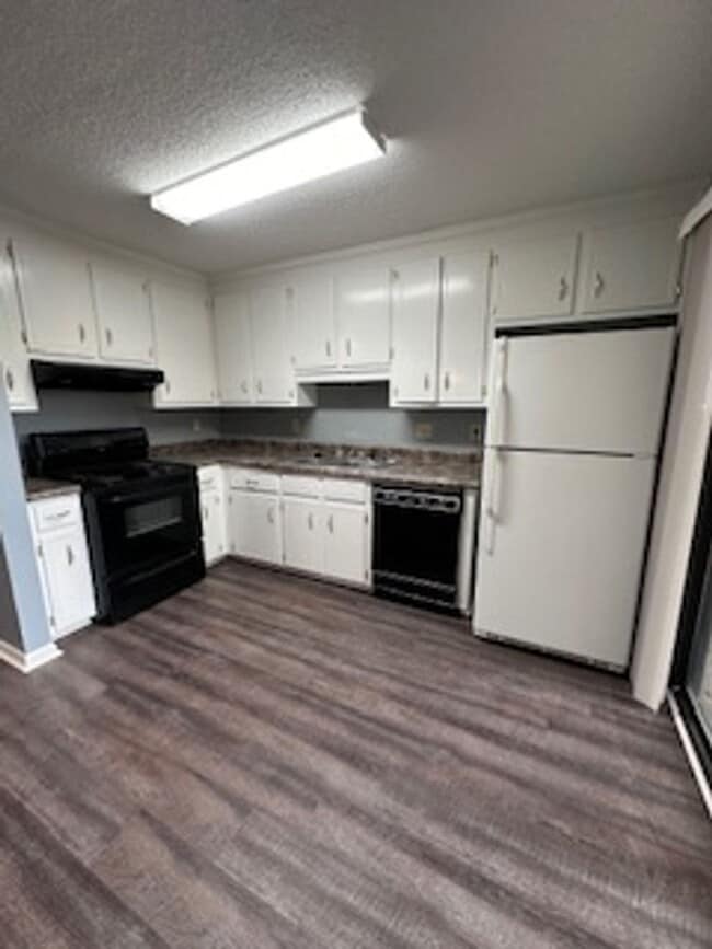Building Photo - Lakeside Townhomes, Daleville Alabama