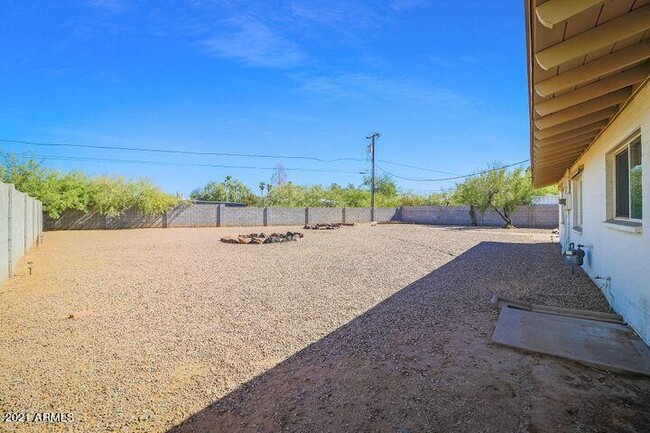 Building Photo - 6518 E Sunnyside Dr