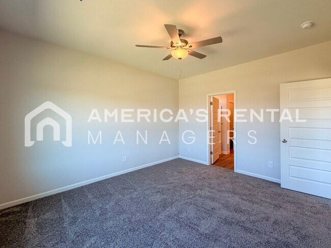 Building Photo - Southern Charm Meets Contemporary Style in Tuscaloosa!