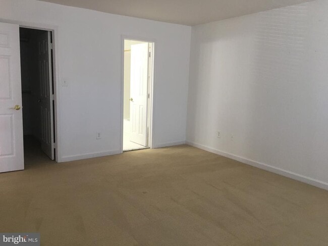 Building Photo - 5430 Ashleigh Rd