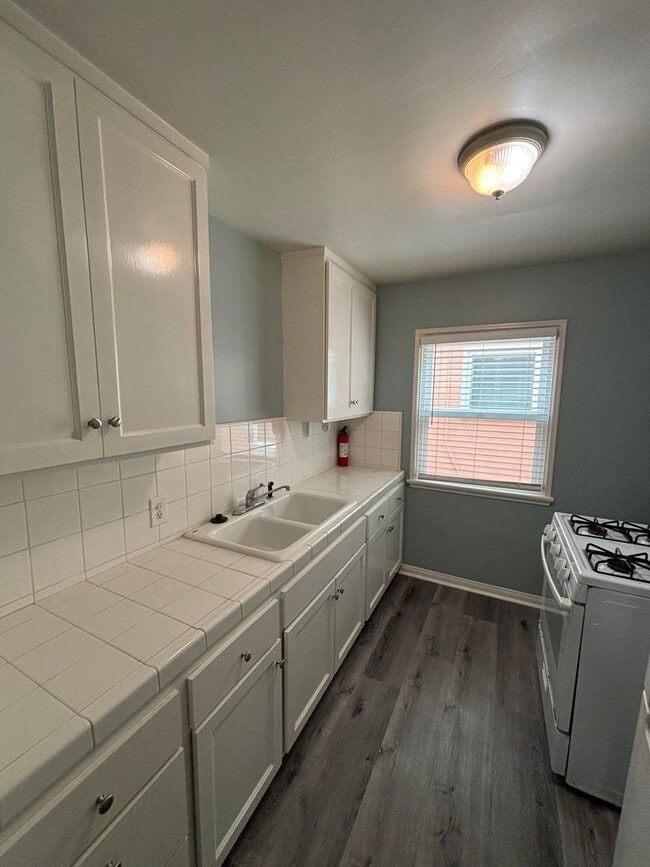 Building Photo - Charming Studio Apartment in Prime Long Be...