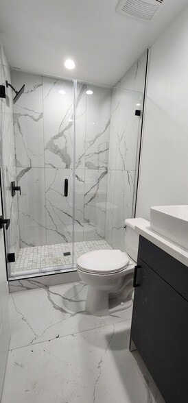 Building Photo - 5725 Klump Ave