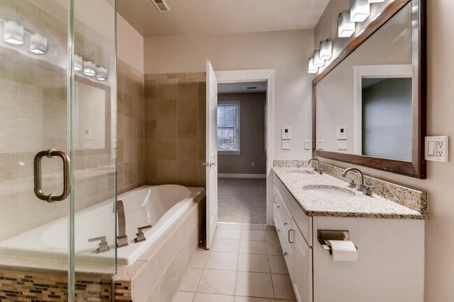 Building Photo - 1290 Harbor Island Walk