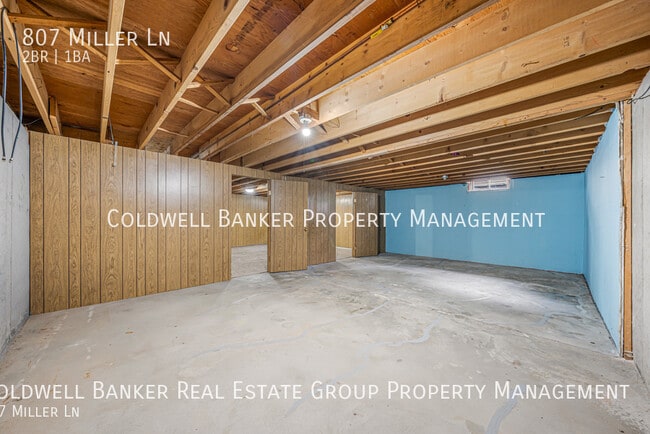 Building Photo - 807 Miller Ln