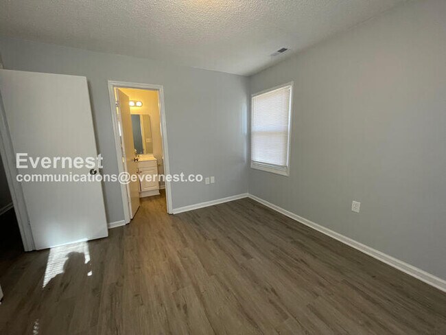 Building Photo - 504 E McLelland Ave