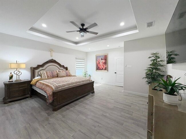 Building Photo - 303 Placido Dr