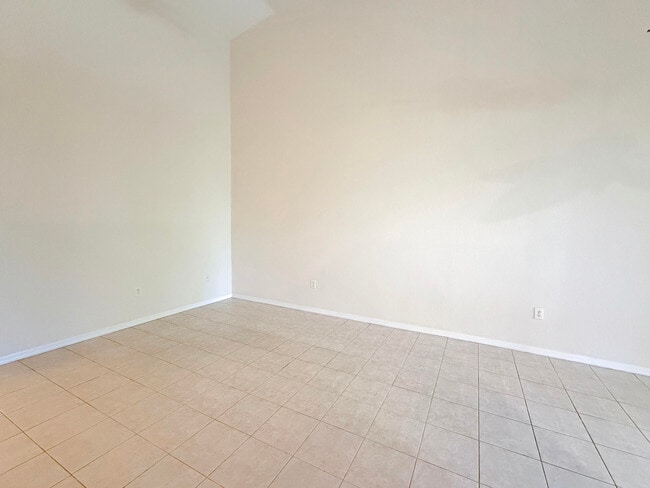 Building Photo - 2400 E Aragon Blvd
