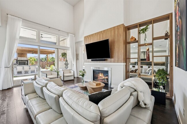 Building Photo - 5008 Statesman Ln