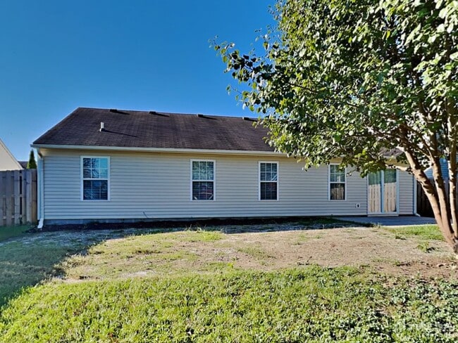 Building Photo - 2220 Lakecrest Dr