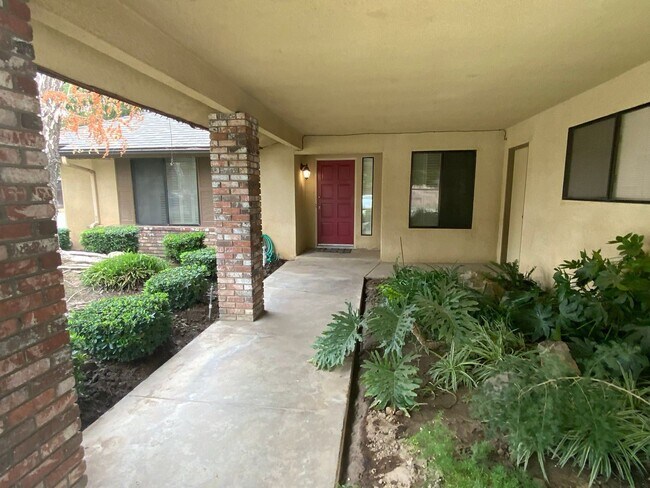 Building Photo - 3 br, 2 bath House - 404 N. Renn Ave