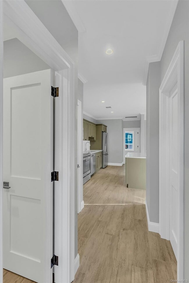 Building Photo - 156 W Broadway