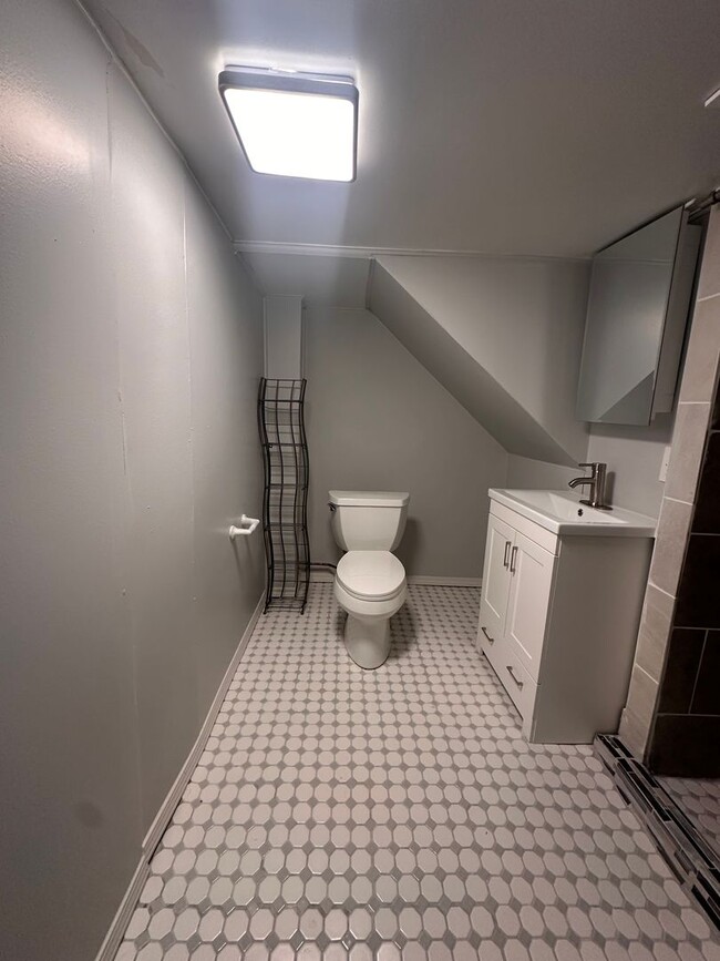 Building Photo - Welcome home- Large 3 Bedroom Home