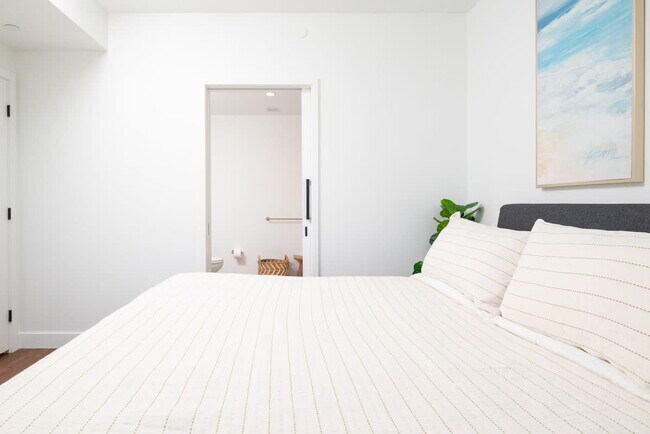 Building Photo - 212 Stuart St